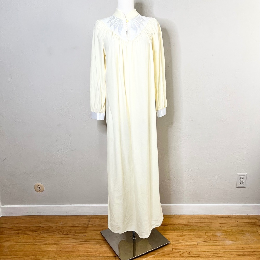 Vintage Paramount Pale Yellow Long Sleeve Nightgown Embroidered Satin Maxi M